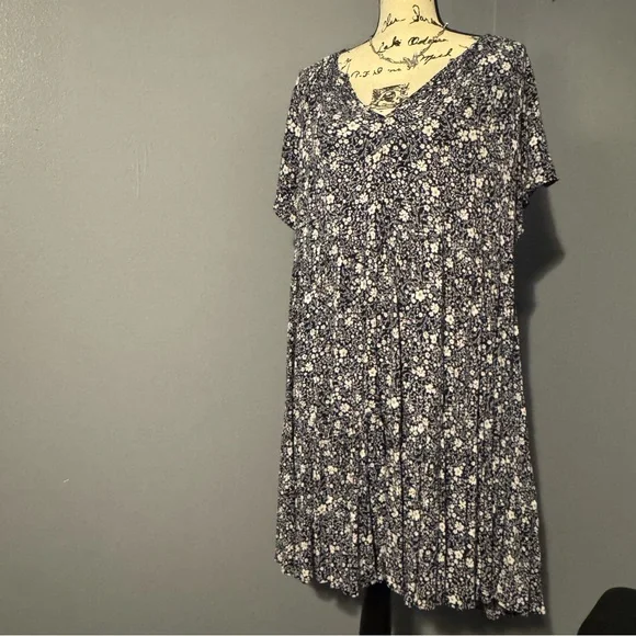 Knox Rose Floral V-Neck Dress - Picture 1 of 8